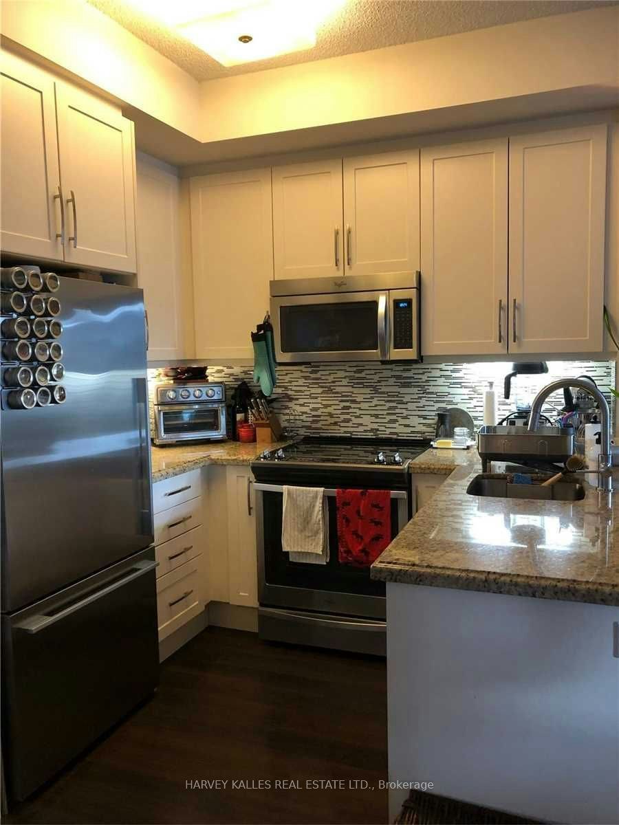 411-2 Old Mill Drive, Toronto, ON, M6S 7Z8 - 5