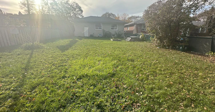 33 Aikenhead Road, Toronto, ON, M9R 2Z1 - 2