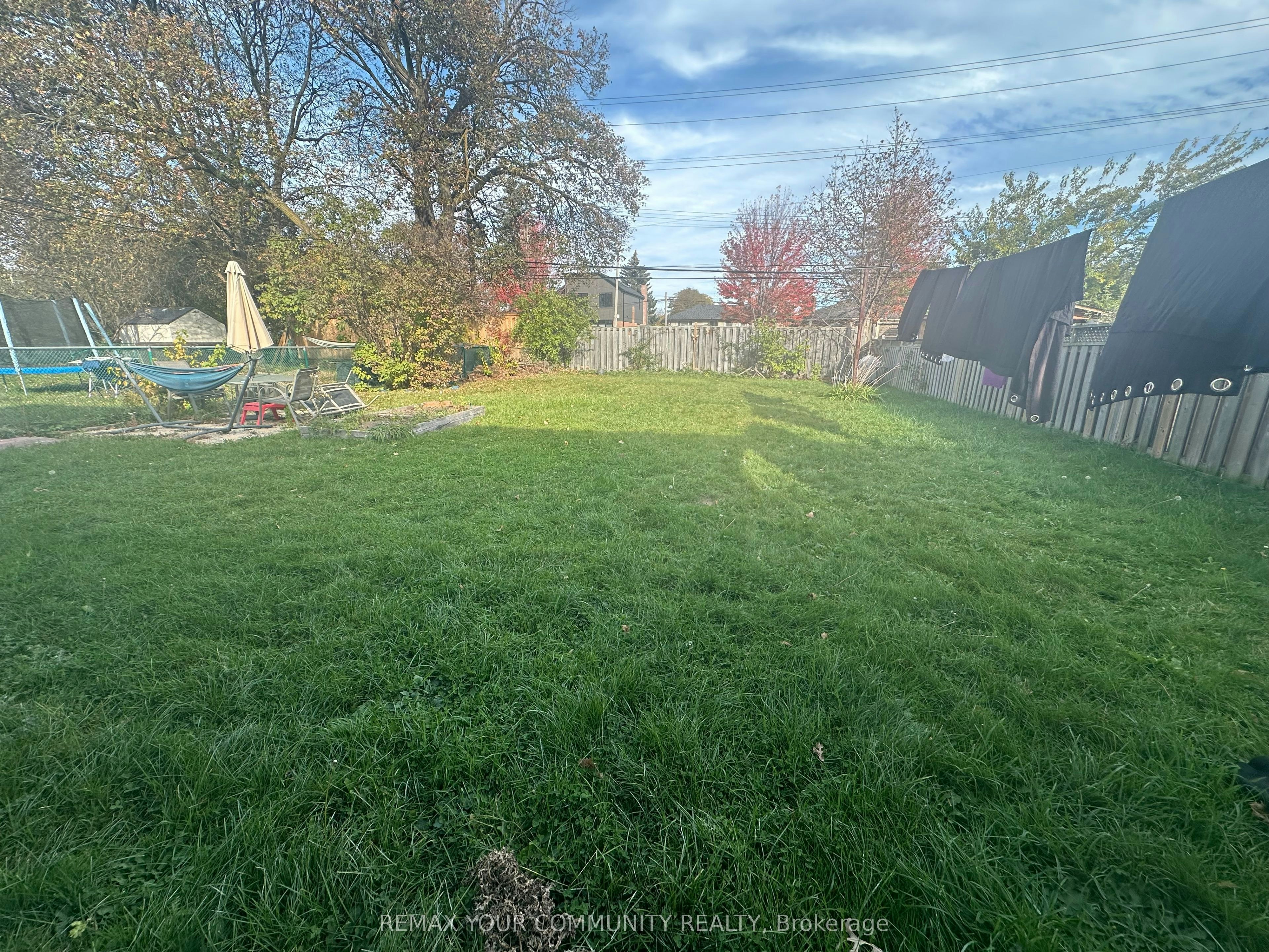 33 Aikenhead Road, Toronto, ON, M9R 2Z1 - 3