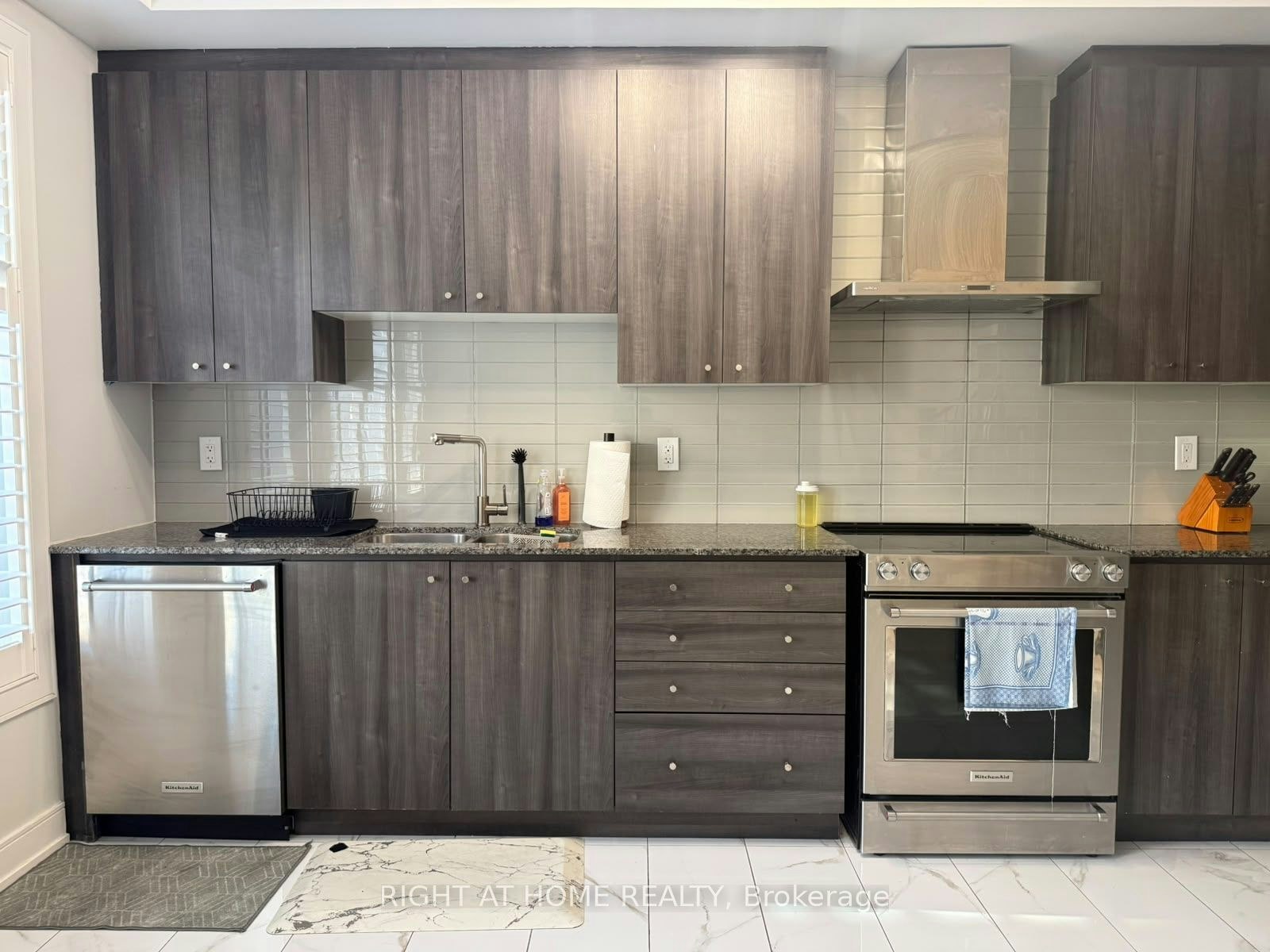 1142 Beachcomber Road, Mississauga, ON, L5G 0B5 - 4