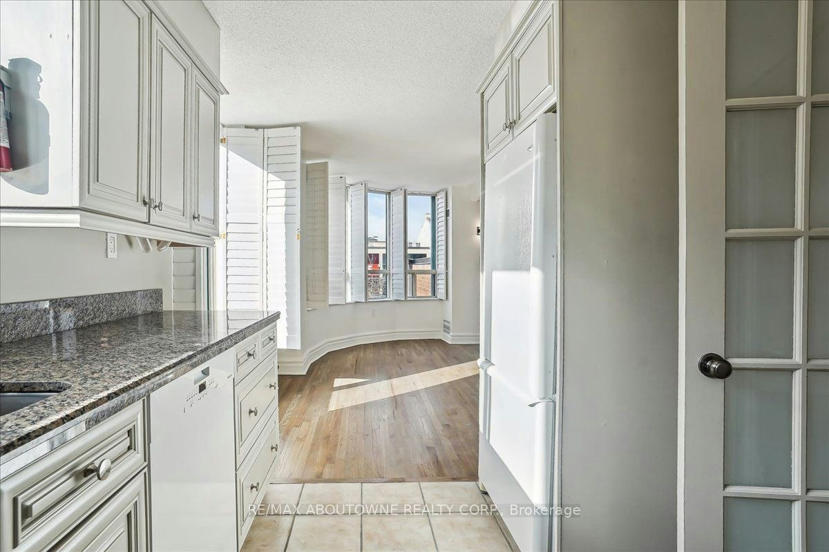 215-221 Robinson Street, Oakville, ON, L6J 7N9 - 11