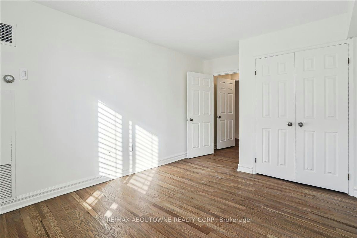 215-221 Robinson Street, Oakville, ON, L6J 7N9 - 22