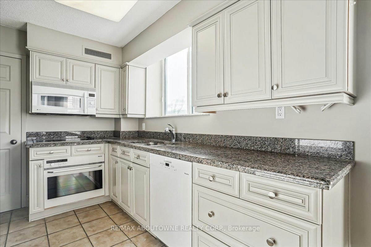 215-221 Robinson Street, Oakville, ON, L6J 7N9 - 12