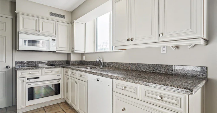 215-221 Robinson Street, Oakville, ON, L6J 7N9 - 12