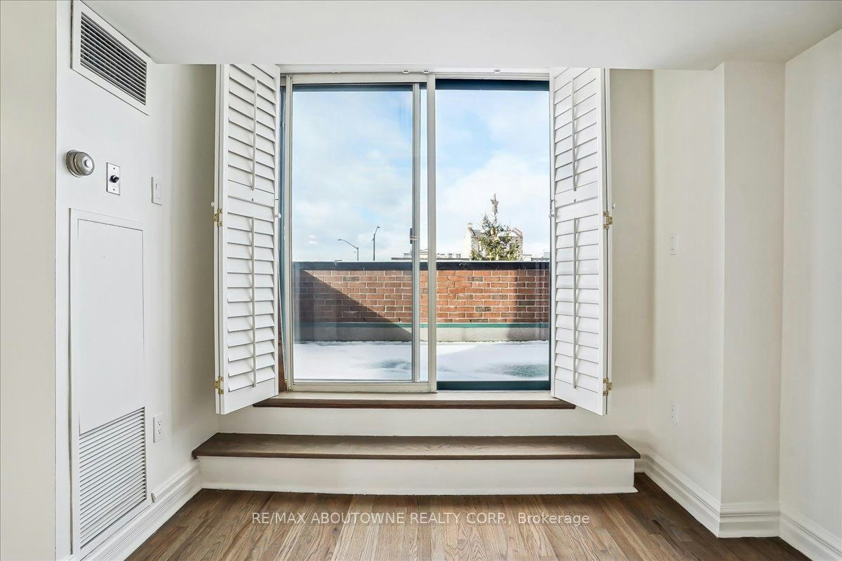 215-221 Robinson Street, Oakville, ON, L6J 7N9 - 27