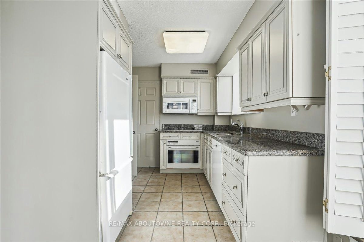 215-221 Robinson Street, Oakville, ON, L6J 7N9 - 14