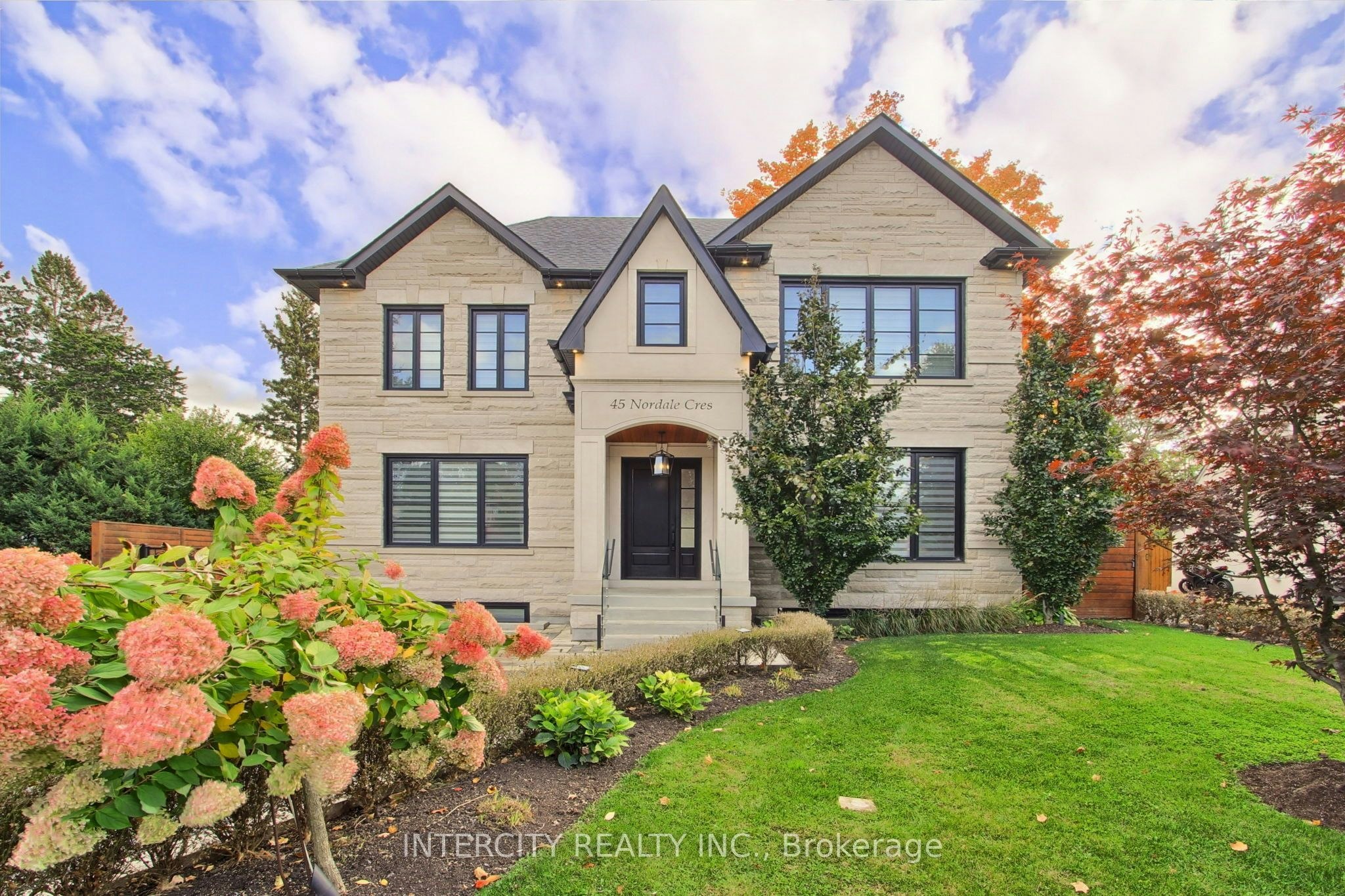 45 Nordale Crescent, Toronto, ON, M6M 2Z9