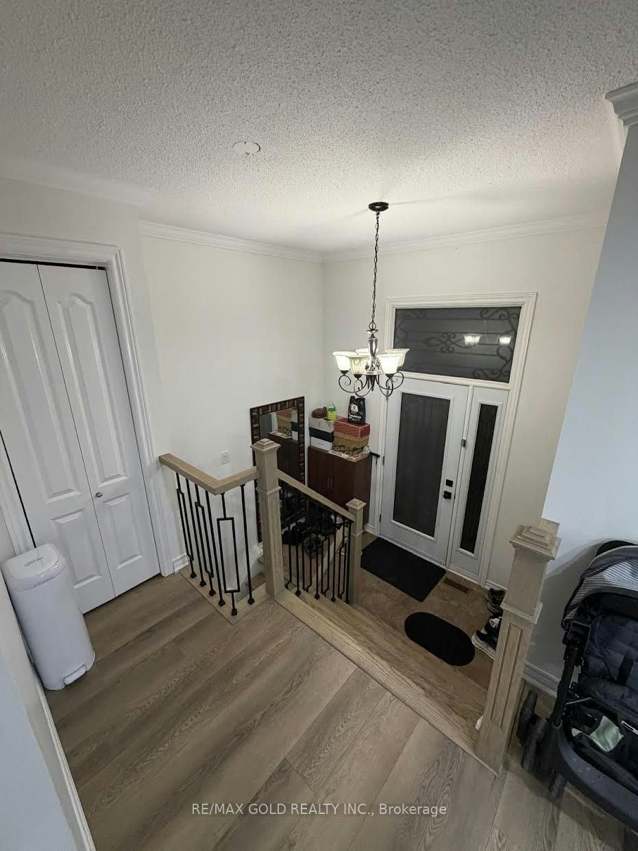 210 Harold Street, Brampton, ON, L6Y 2G2 - 2