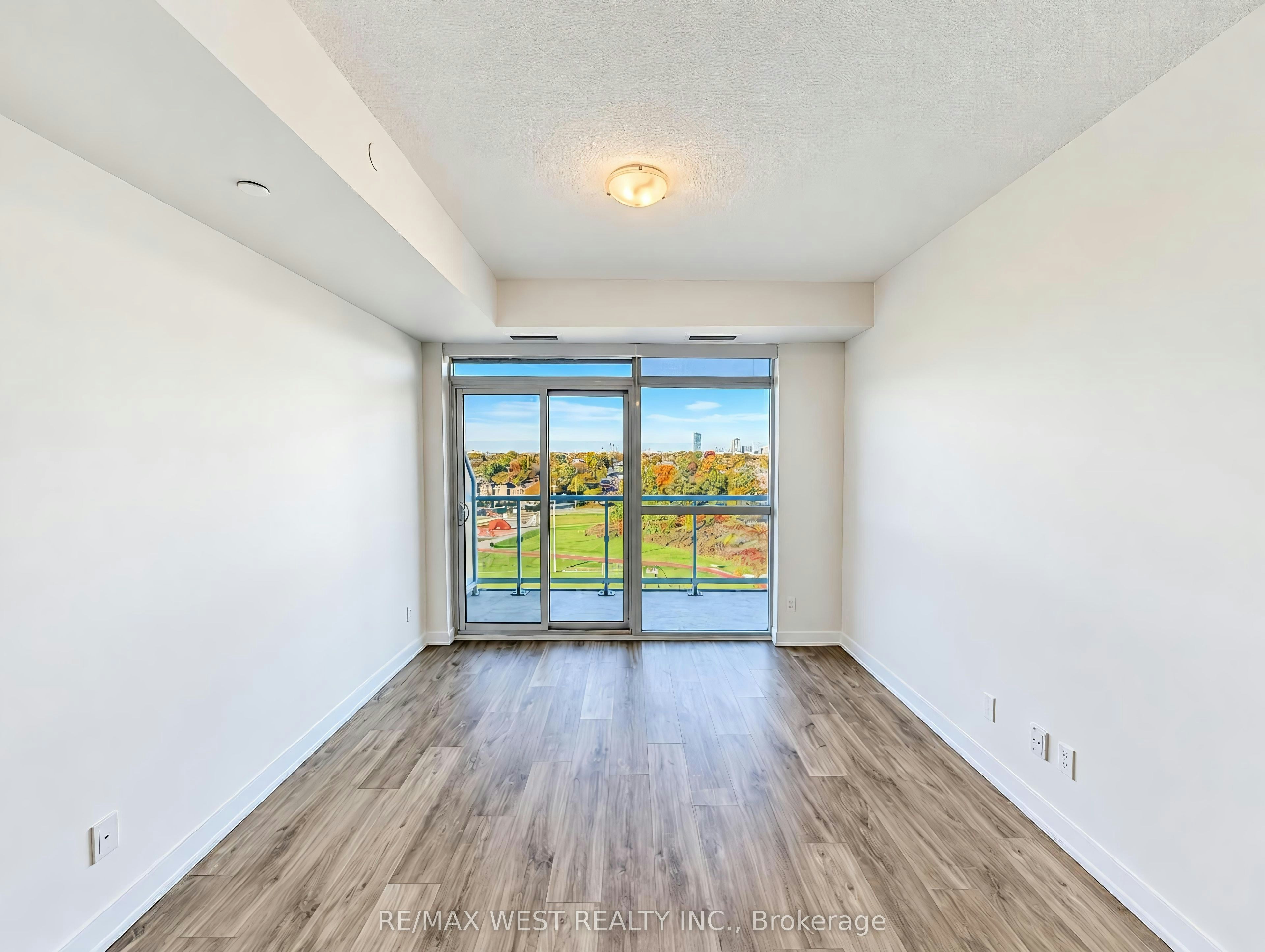 918-251 Maintoba Street, Toronto, ON, M8Y 0C7 - 2