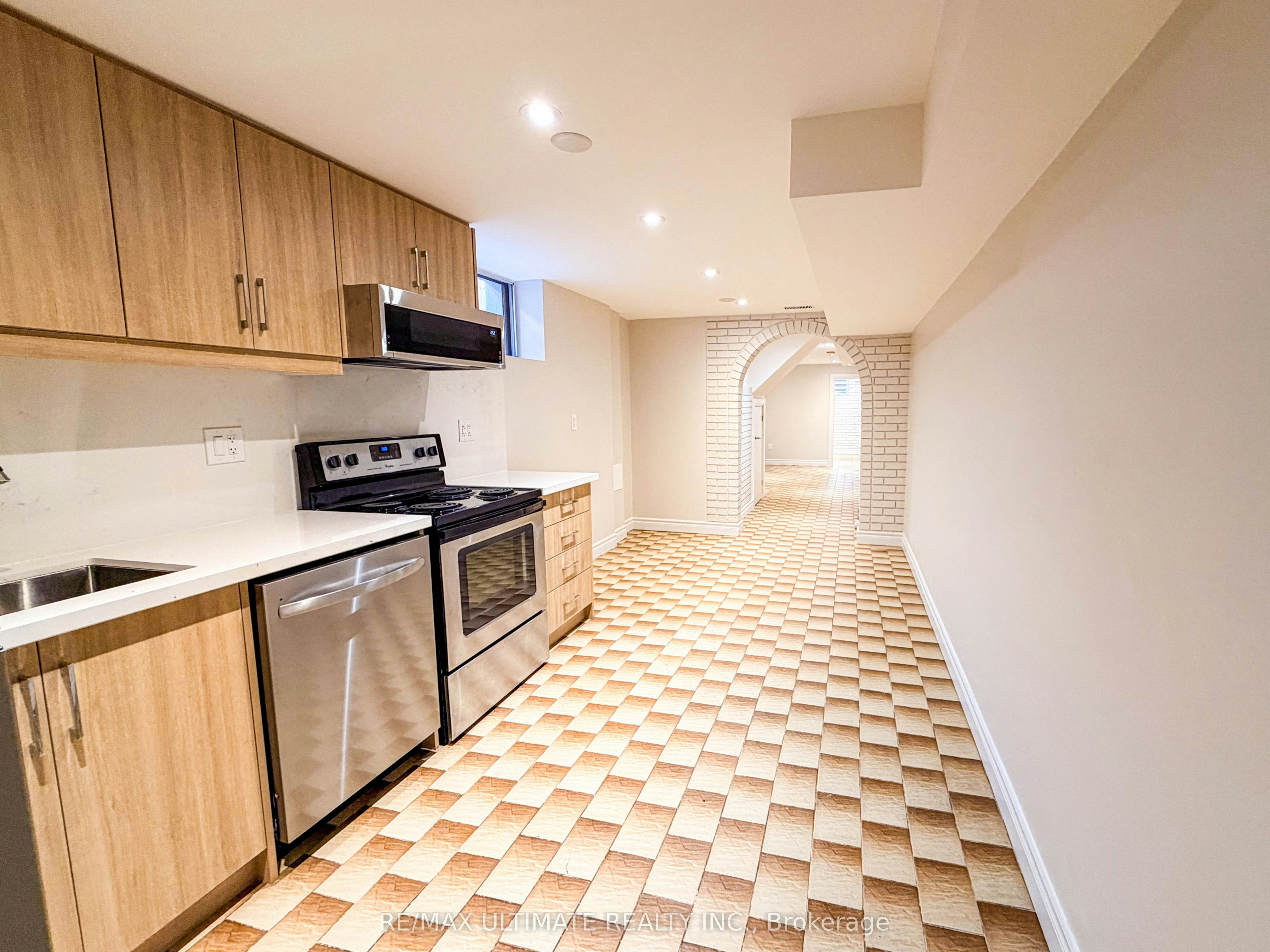 Lower-1077 Glencairn Avenue, Toronto, ON, M6B 2B1 - 5