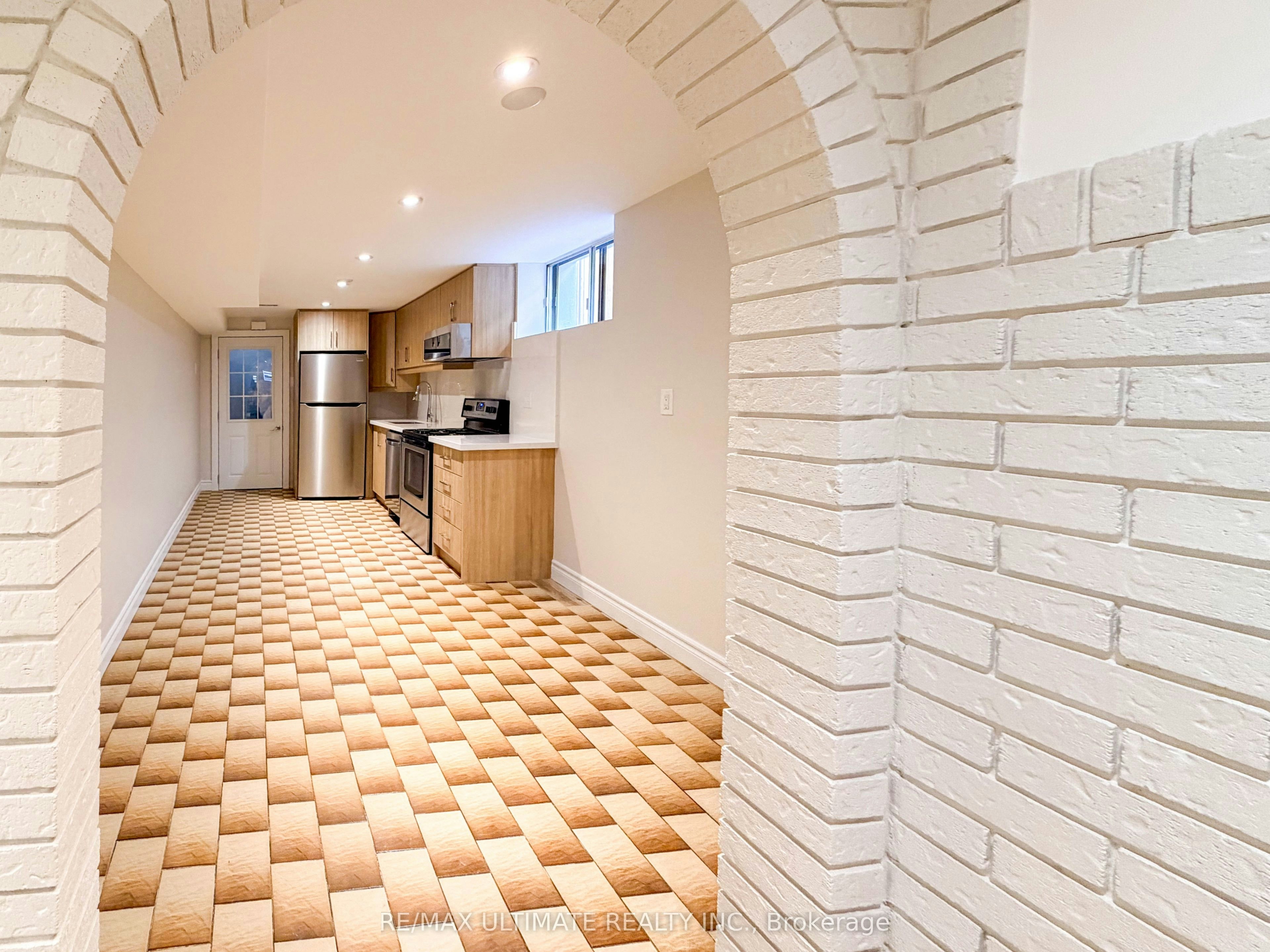 Lower-1077 Glencairn Avenue, Toronto, ON, M6B 2B1 - 14
