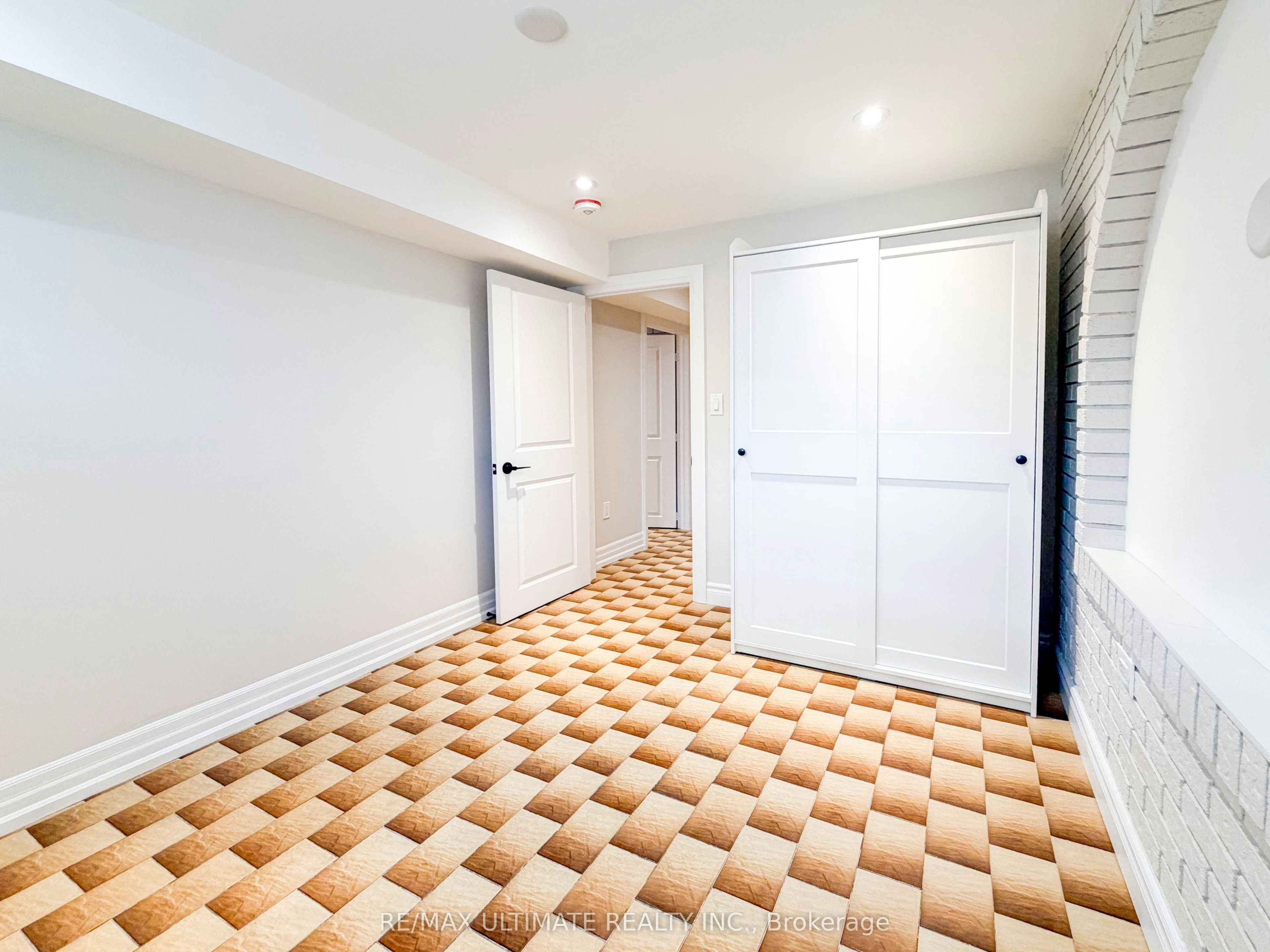 Lower-1077 Glencairn Avenue, Toronto, ON, M6B 2B1 - 12