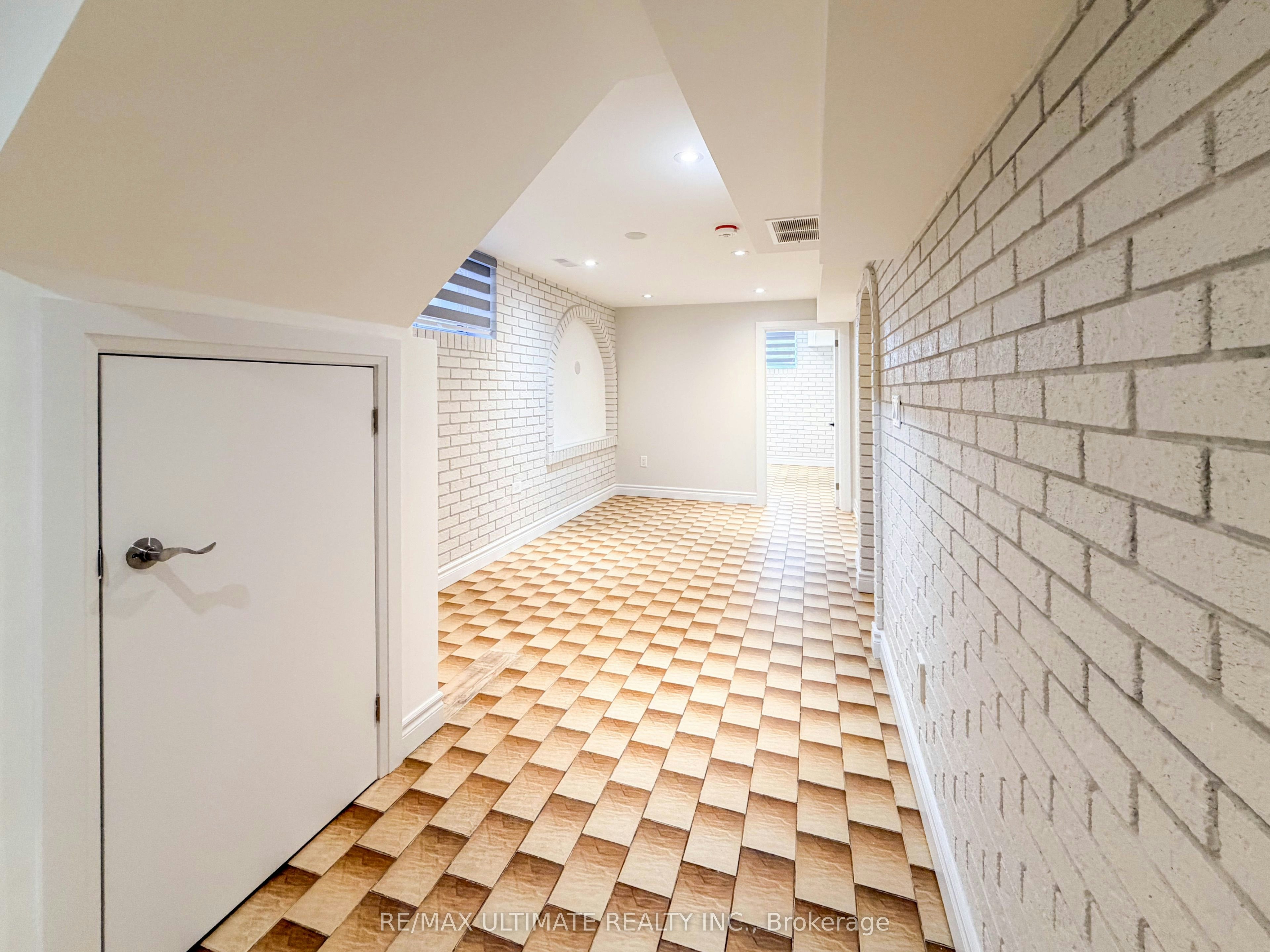 Lower-1077 Glencairn Avenue, Toronto, ON, M6B 2B1 - 8
