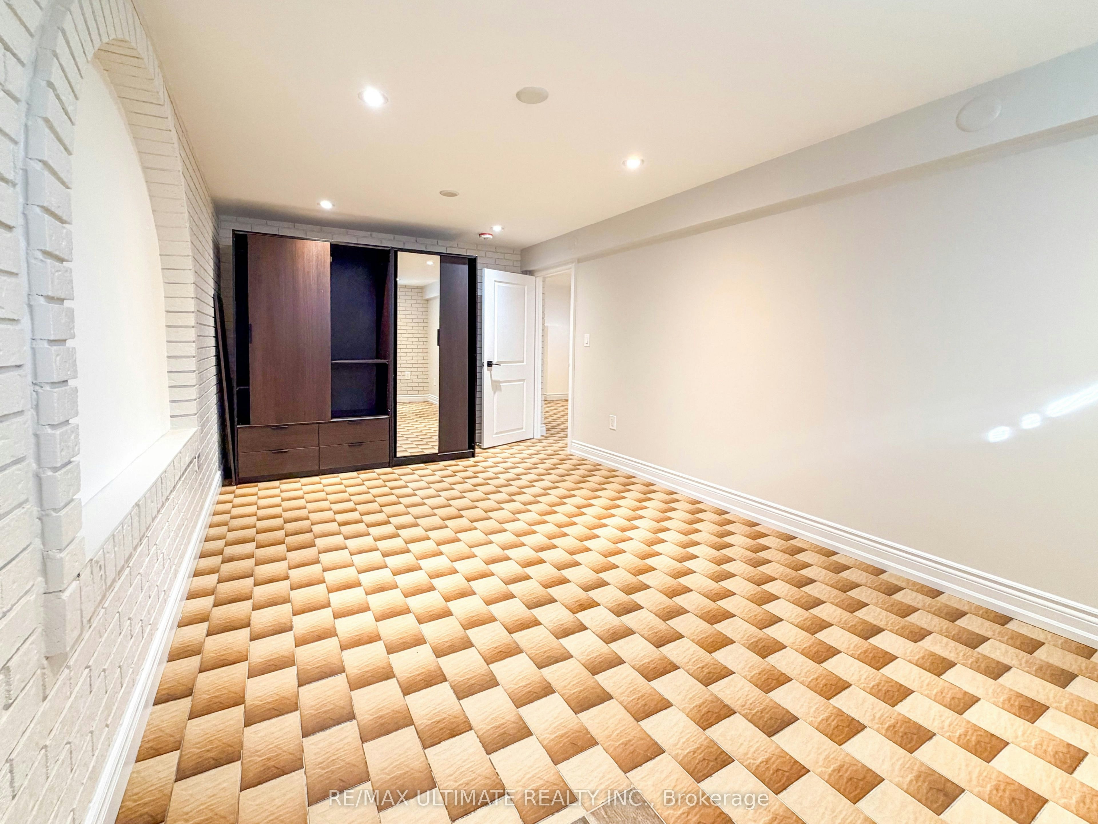 Lower-1077 Glencairn Avenue, Toronto, ON, M6B 2B1 - 11