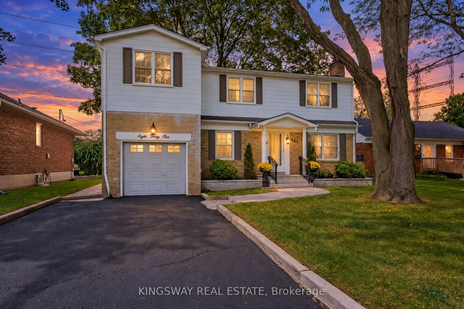 841 Whitney Drive, Mississauga, ON, L4Y 1E2