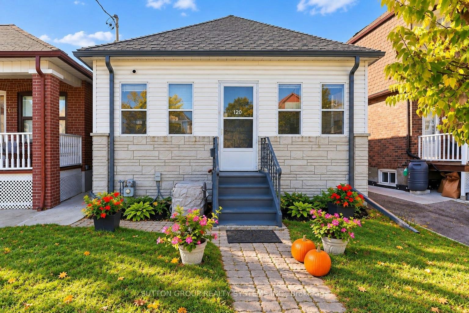 120 Brownville Avenue, Toronto, ON, M6N 4L4