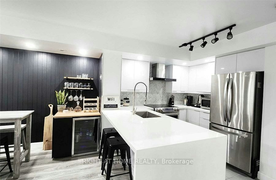 110-1040 The Queensway Avenue, Toronto, ON, M8Z 0A7 - 4