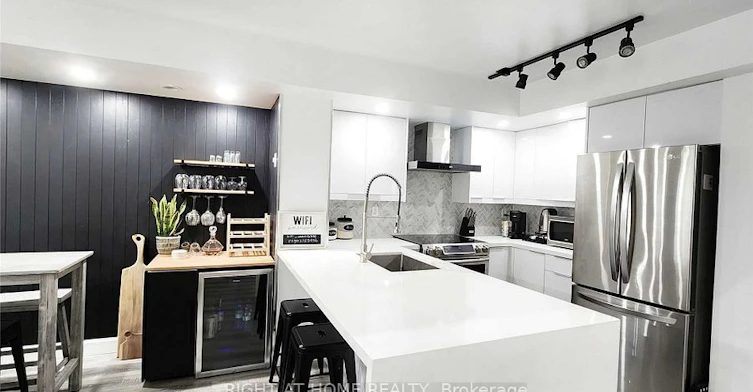 110-1040 The Queensway Avenue, Toronto, ON, M8Z 0A7 - 4