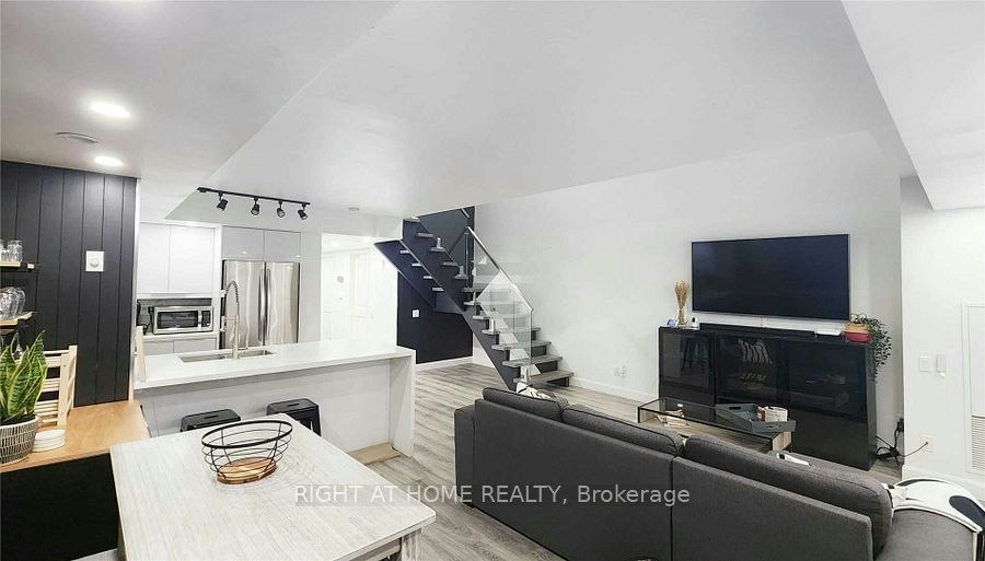 110-1040 The Queensway Avenue, Toronto, ON, M8Z 0A7 - 3