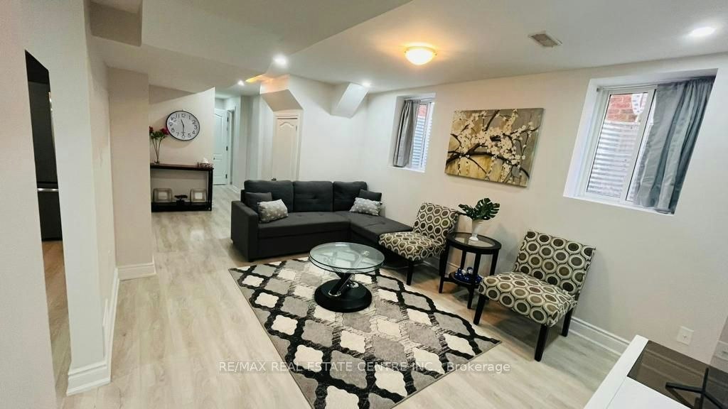 BSMT-1034 Costigan Road N, Milton, ON, L9T 6N6