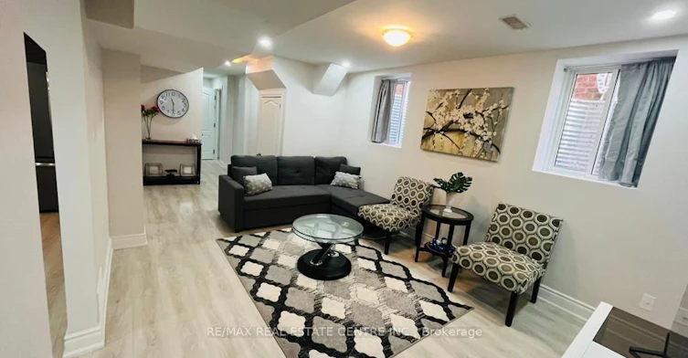 BSMT-1034 Costigan Road N, Milton, ON, L9T 6N6
