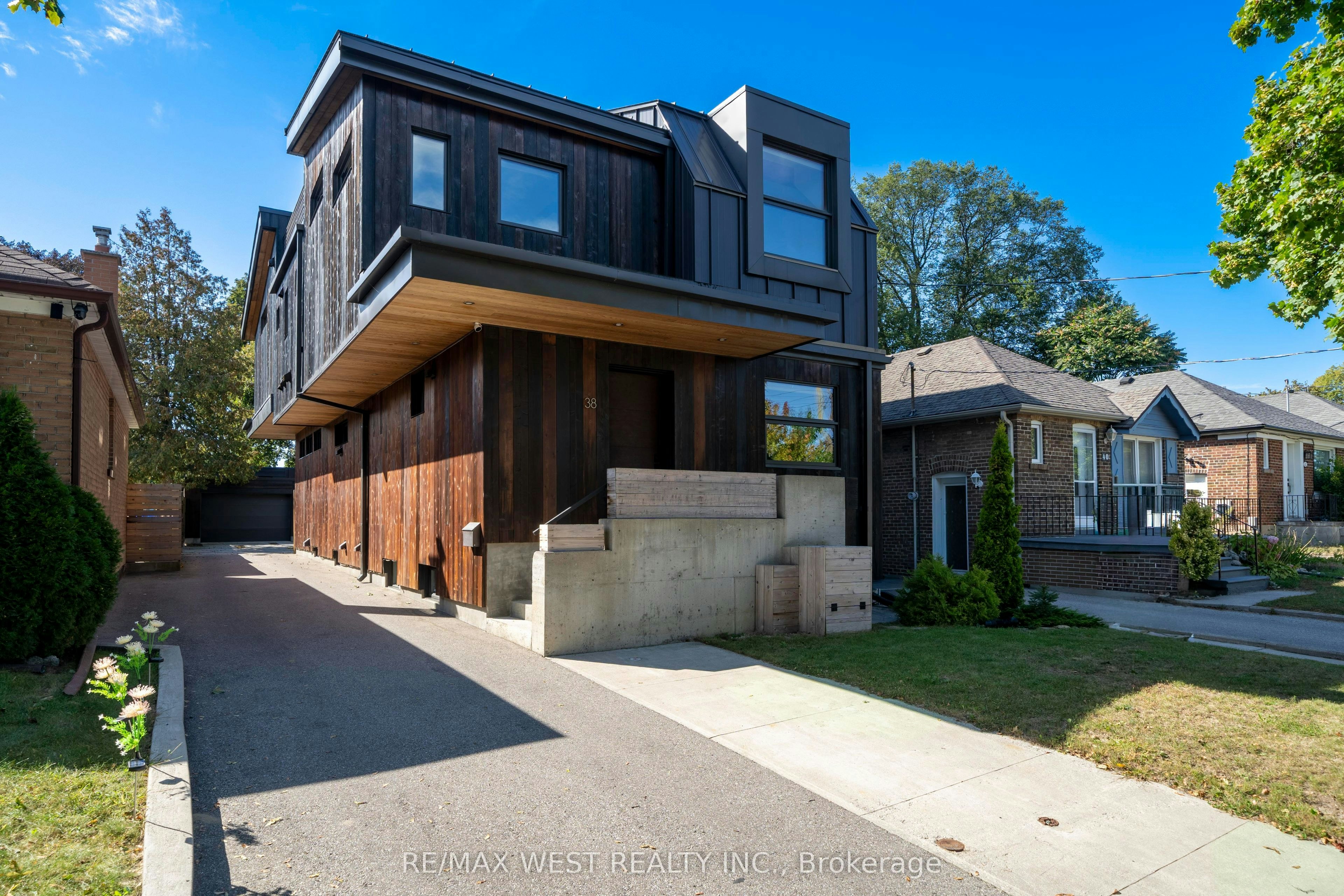 38 Smithfield Drive, Toronto, ON, M8Y 3M2