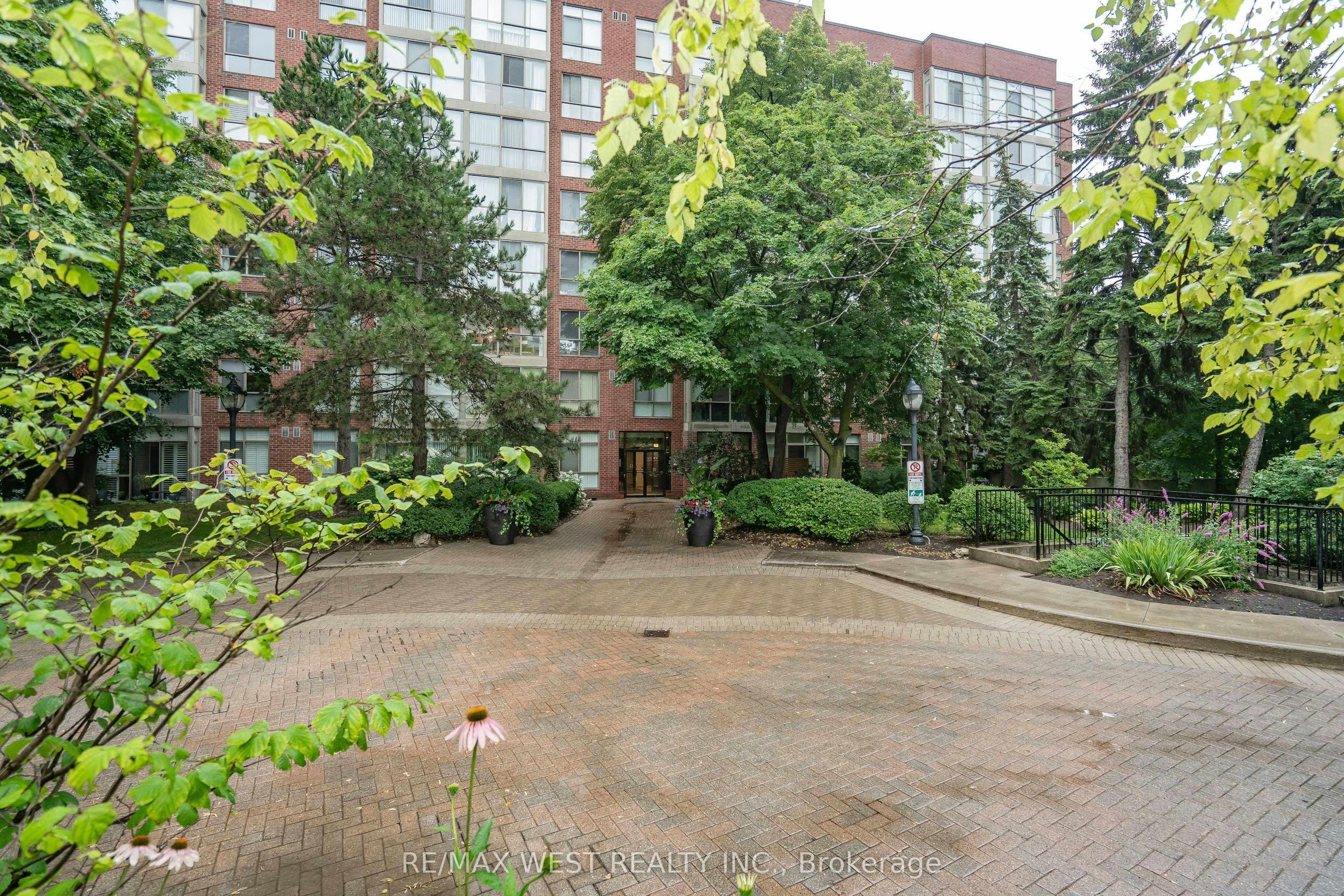 749-24 Southport Street, Toronto, ON, M6S 4Z1