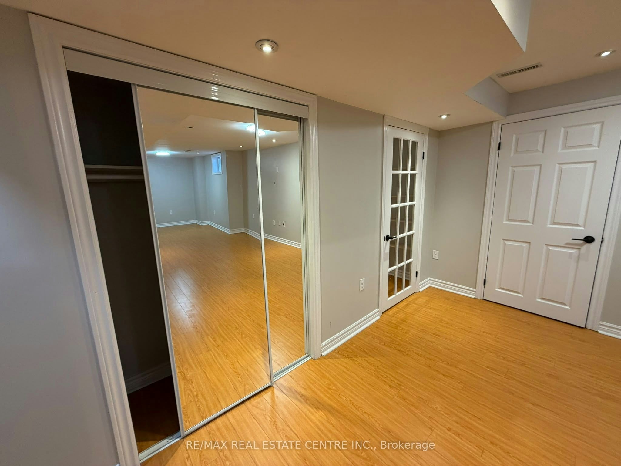 Basement-7448 Village Walk N/A, Mississauga, ON, L5W 2V7 - 2