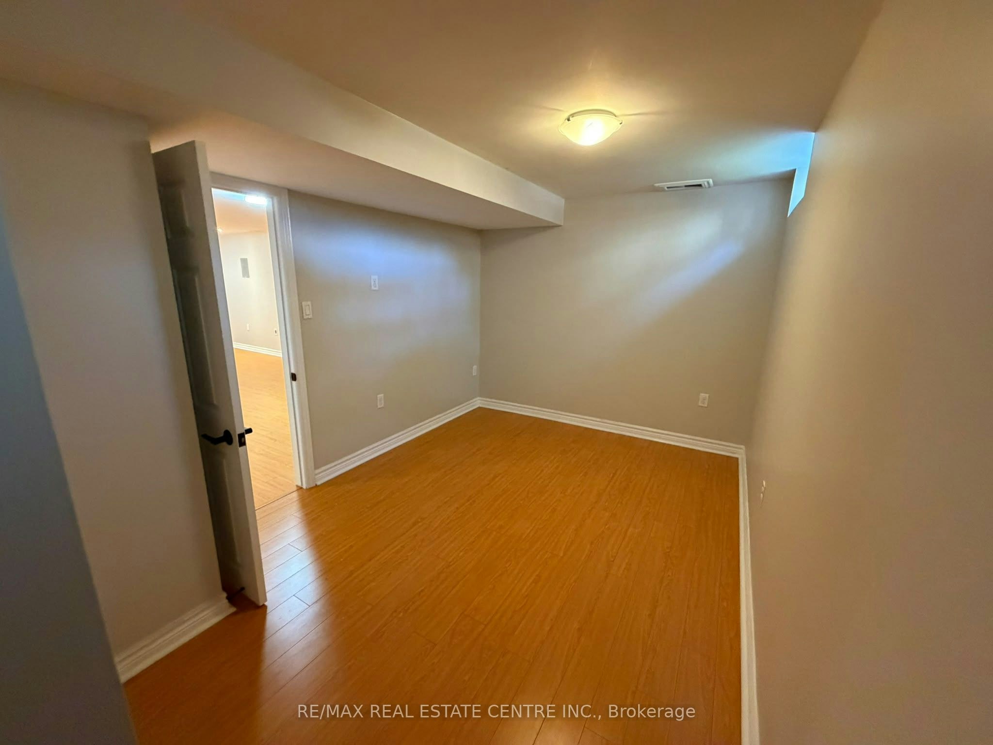 Basement-7448 Village Walk N/A, Mississauga, ON, L5W 2V7 - 5