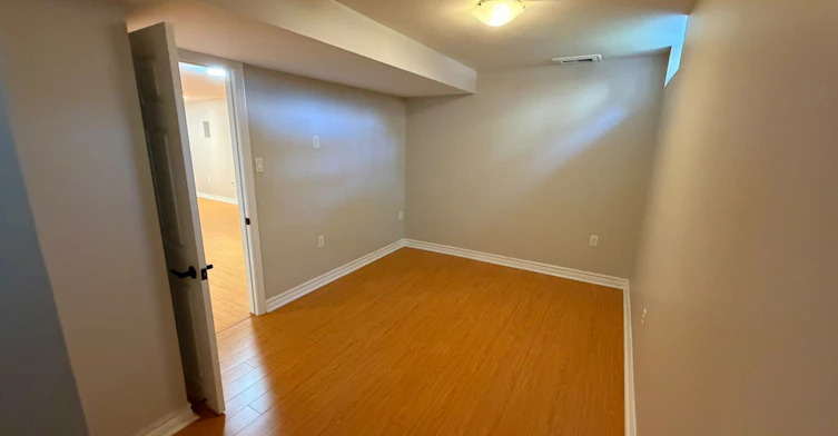 Basement-7448 Village Walk N/A, Mississauga, ON, L5W 2V7 - 5