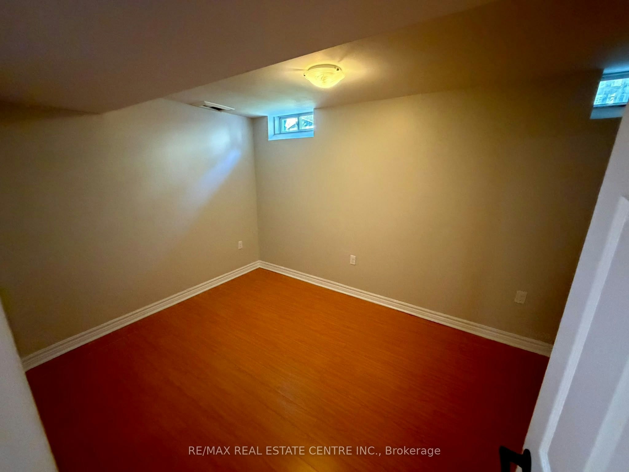 Basement-7448 Village Walk N/A, Mississauga, ON, L5W 2V7 - 13