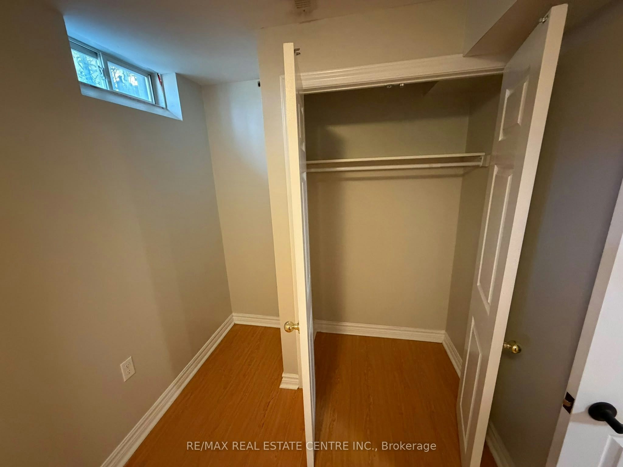 Basement-7448 Village Walk N/A, Mississauga, ON, L5W 2V7 - 4