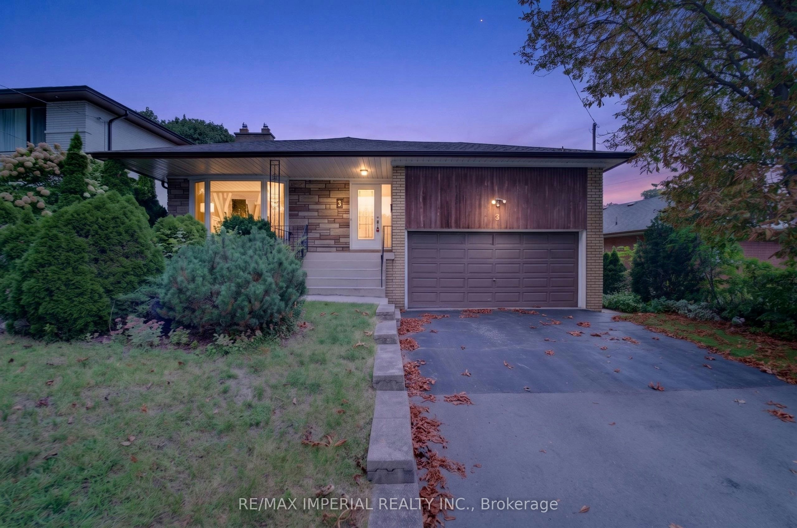 3 Minstrel Drive, Toronto, ON, M8Y 3G3 - 45