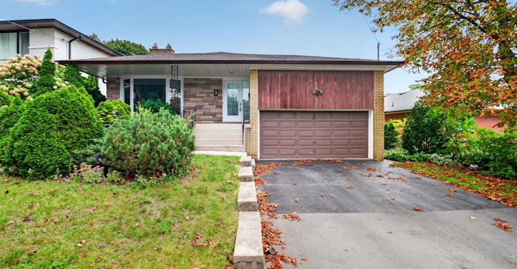 3 Minstrel Drive, Toronto, ON, M8Y 3G3