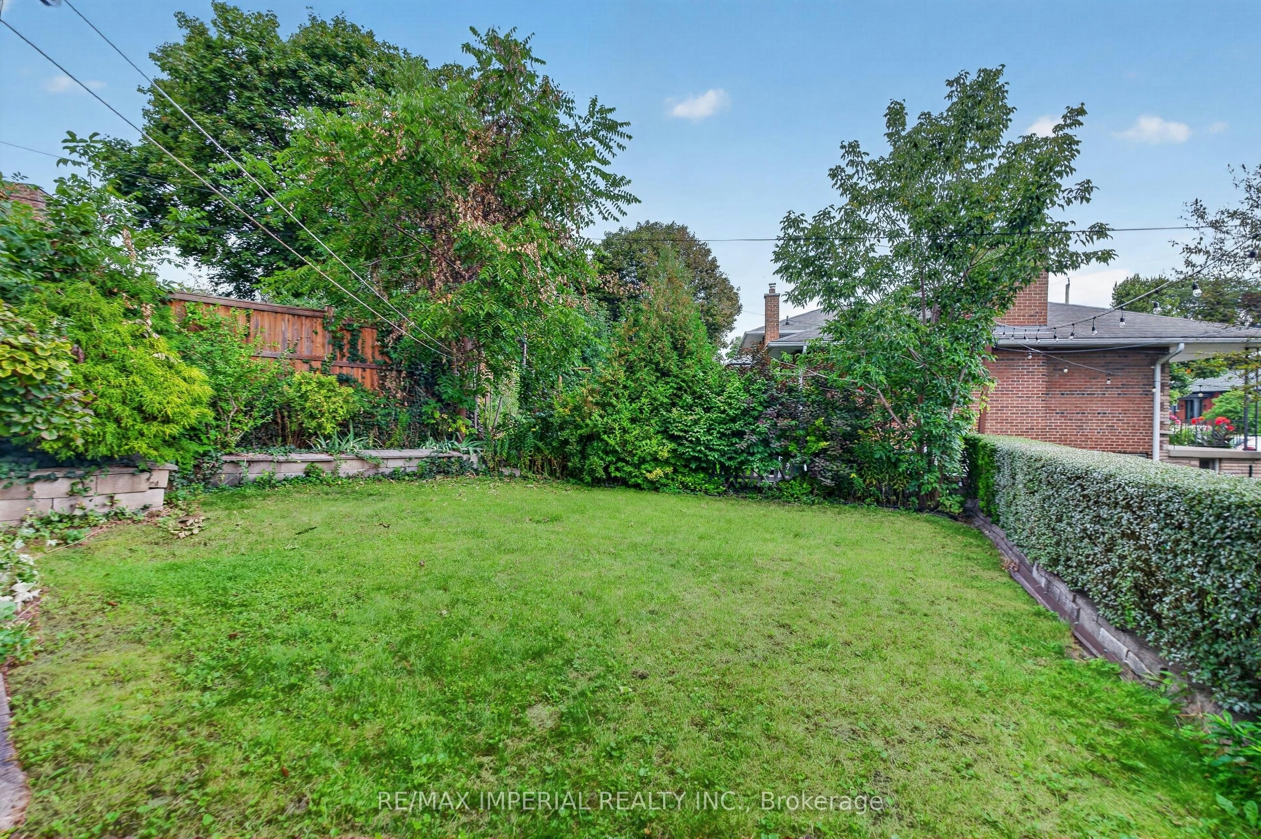 3 Minstrel Drive, Toronto, ON, M8Y 3G3 - 41