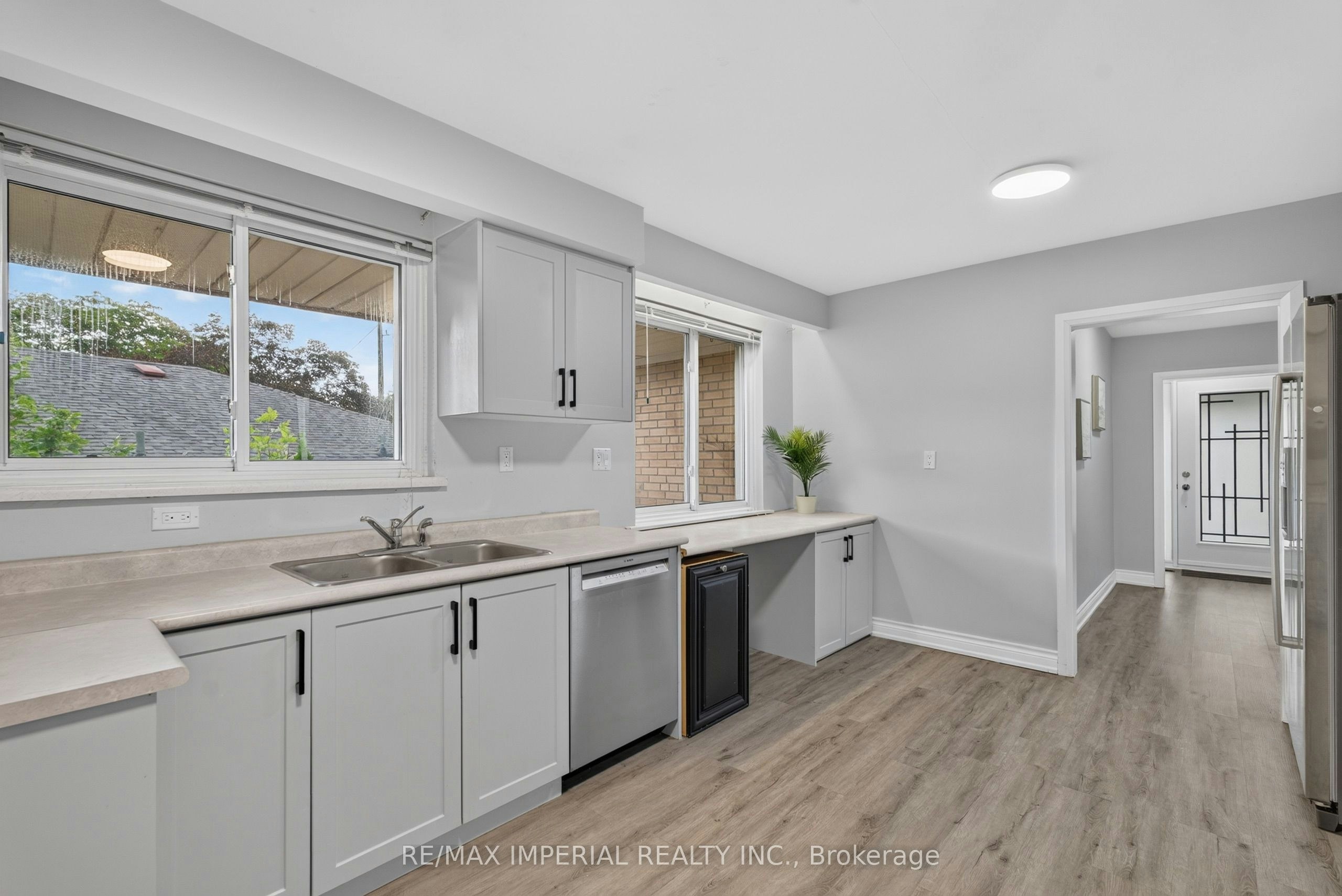 3 Minstrel Drive, Toronto, ON, M8Y 3G3 - 15