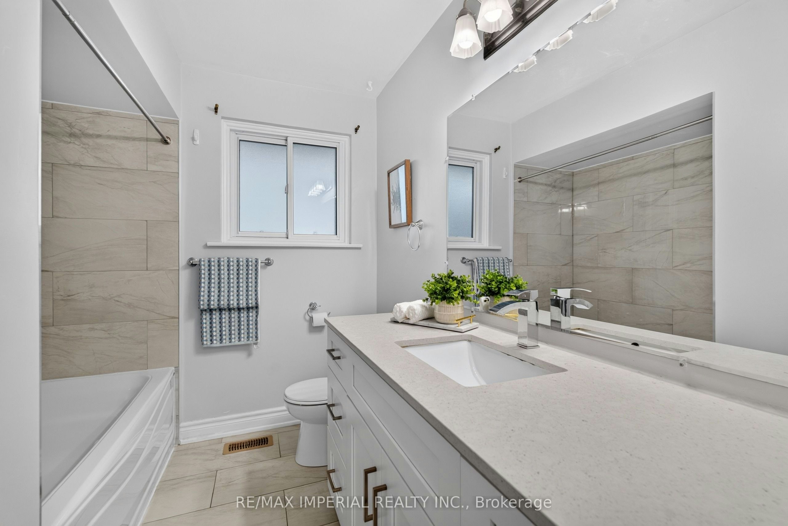 3 Minstrel Drive, Toronto, ON, M8Y 3G3 - 28