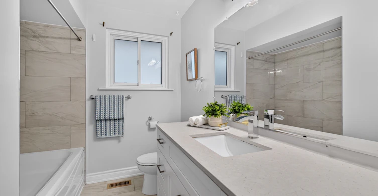 3 Minstrel Drive, Toronto, ON, M8Y 3G3 - 28