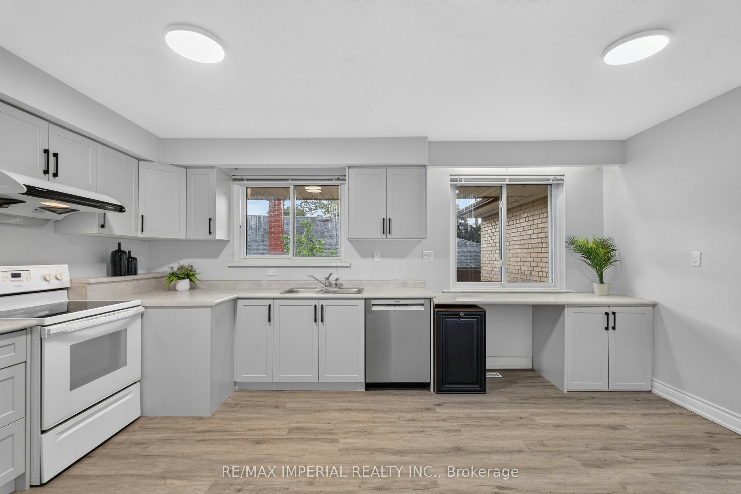3 Minstrel Drive, Toronto, ON, M8Y 3G3 - 14
