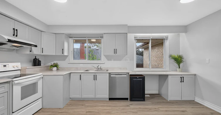 3 Minstrel Drive, Toronto, ON, M8Y 3G3 - 14
