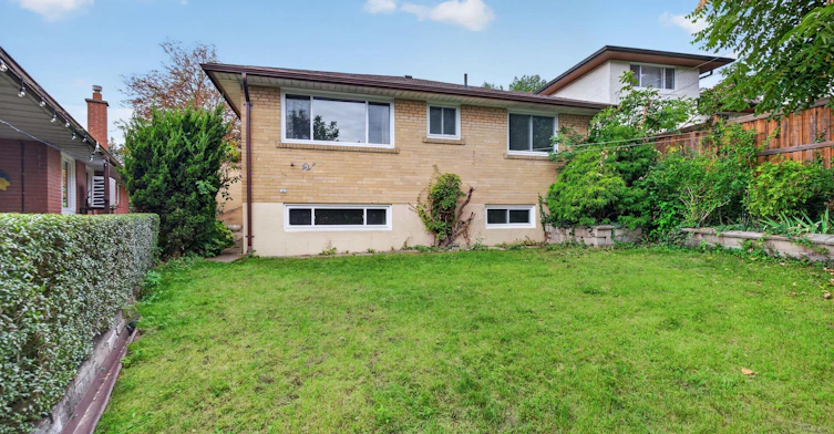 3 Minstrel Drive, Toronto, ON, M8Y 3G3 - 42