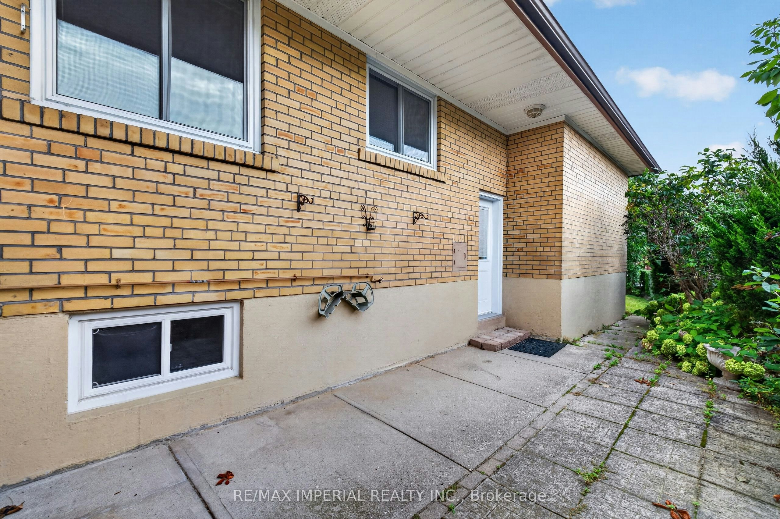3 Minstrel Drive, Toronto, ON, M8Y 3G3 - 40