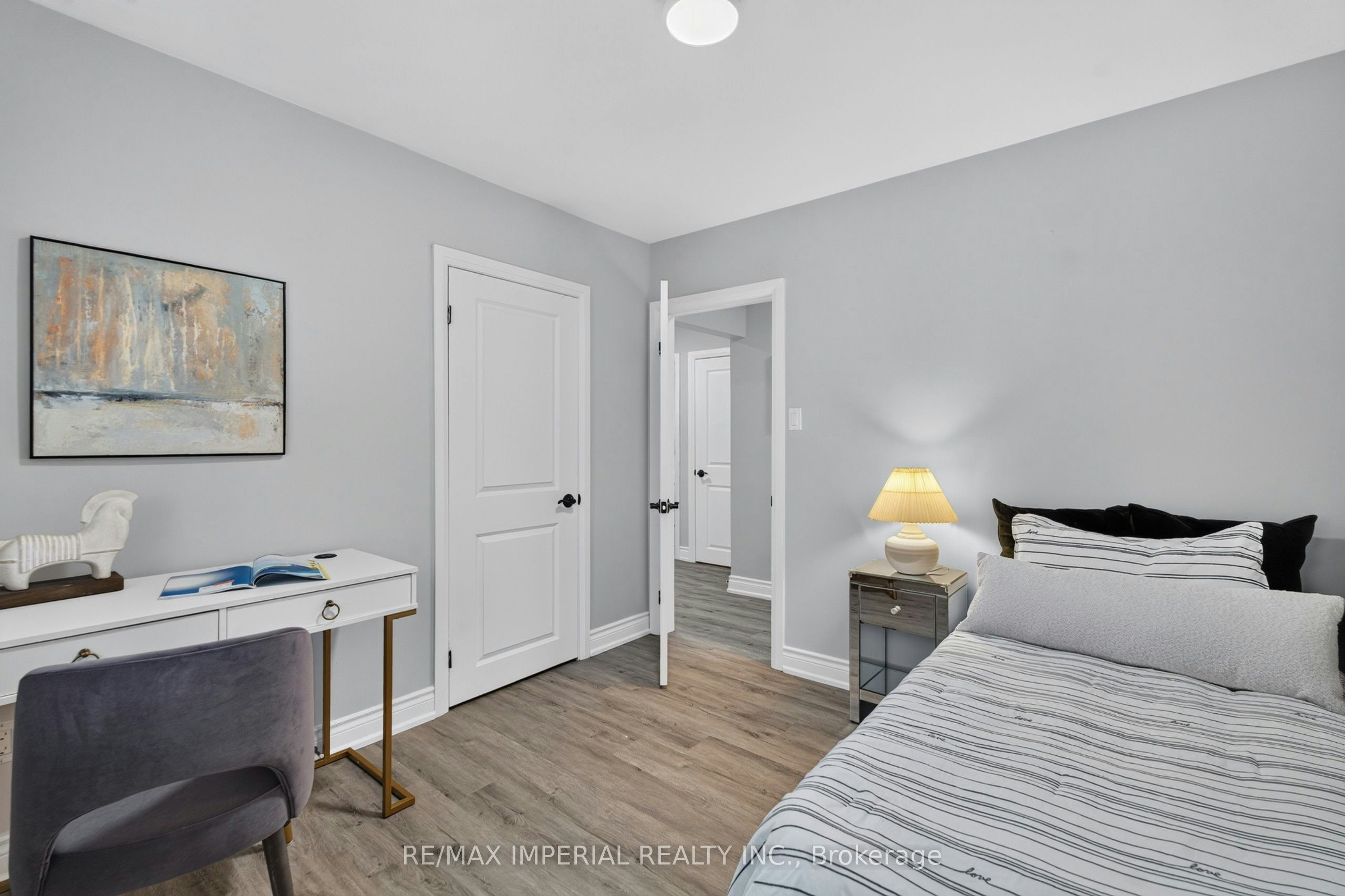 3 Minstrel Drive, Toronto, ON, M8Y 3G3 - 27