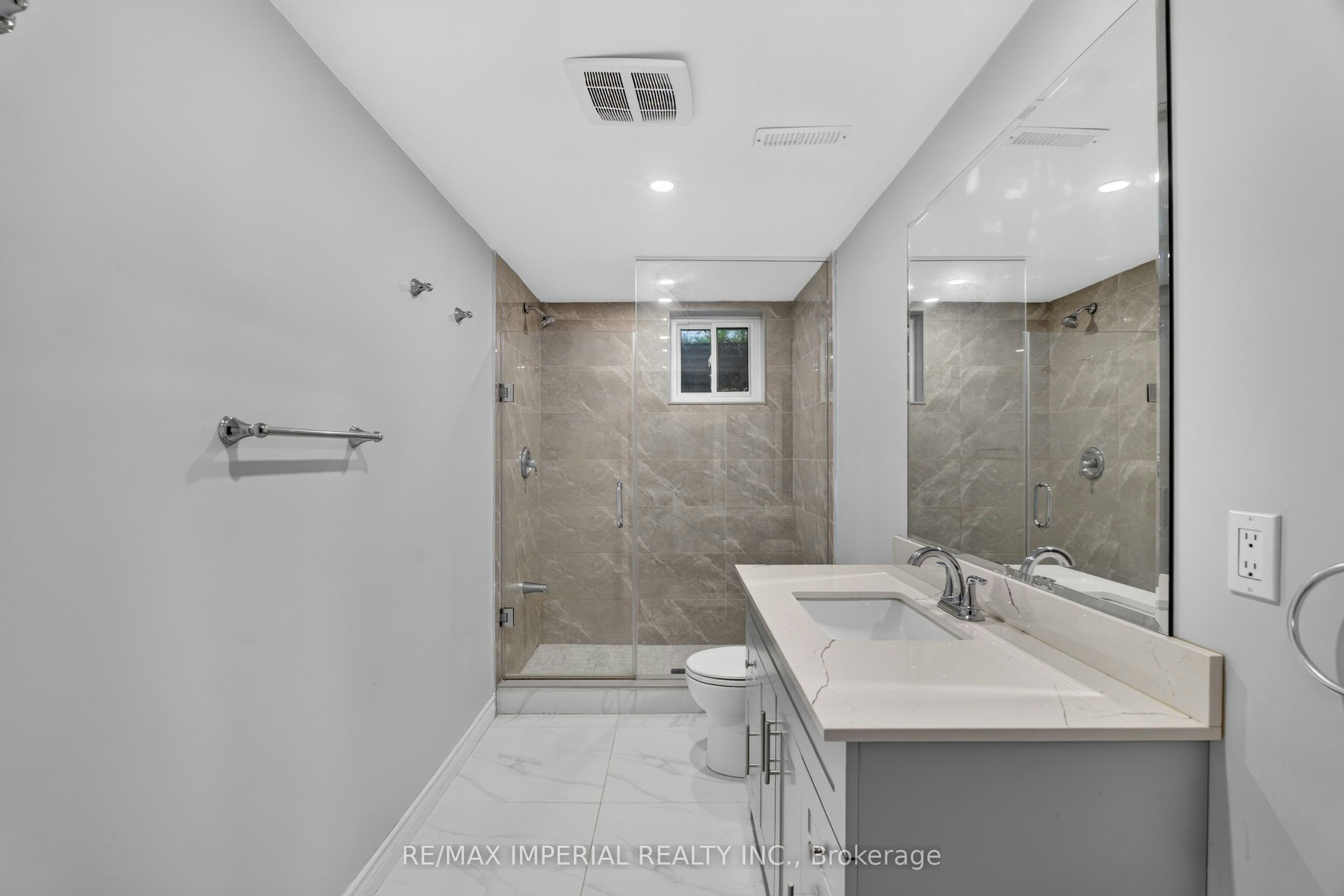 3 Minstrel Drive, Toronto, ON, M8Y 3G3 - 39