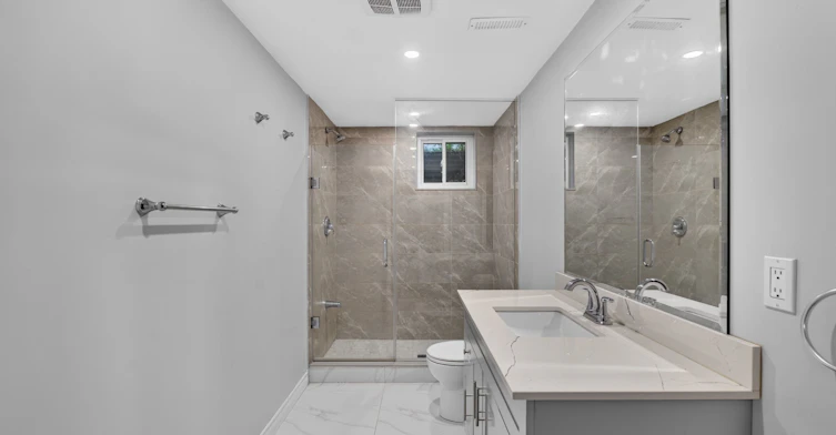 3 Minstrel Drive, Toronto, ON, M8Y 3G3 - 39