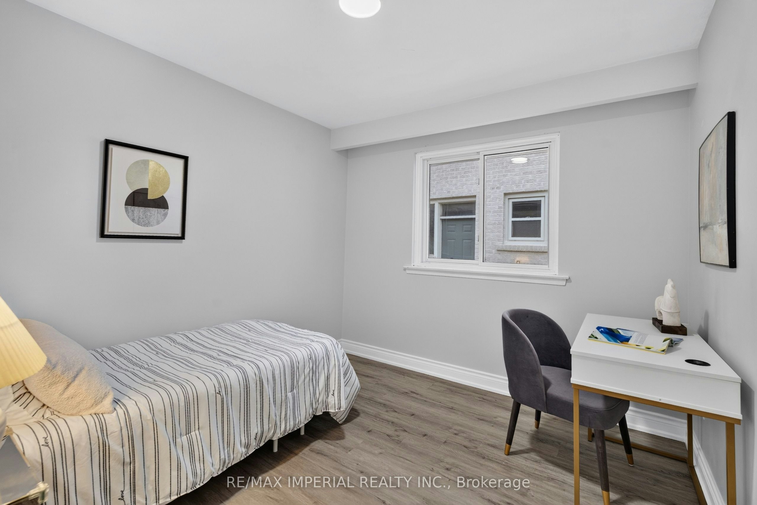 3 Minstrel Drive, Toronto, ON, M8Y 3G3 - 26