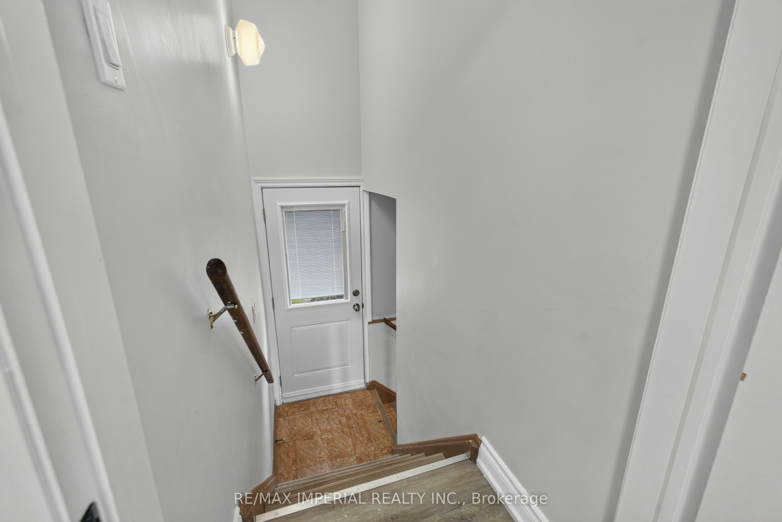 3 Minstrel Drive, Toronto, ON, M8Y 3G3 - 30