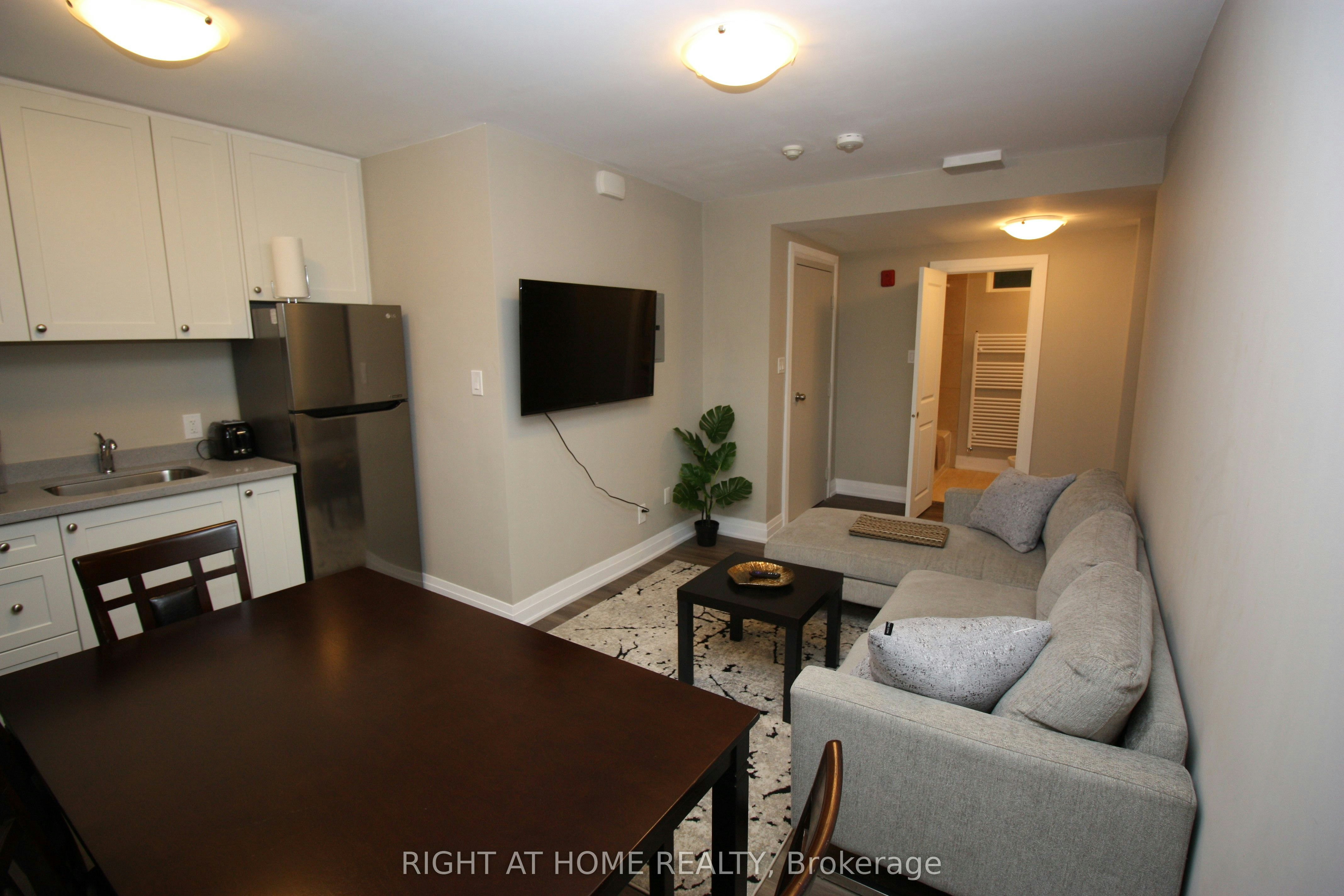 5-2 Glen Gordon Road, Toronto, ON, M6P 1B8 - 4