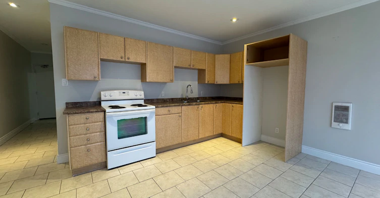 203-258 Lakeshore Road E, Mississauga, ON, L5G 1G9 - 4