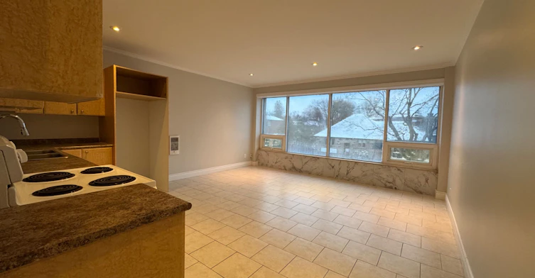 203-258 Lakeshore Road E, Mississauga, ON, L5G 1G9